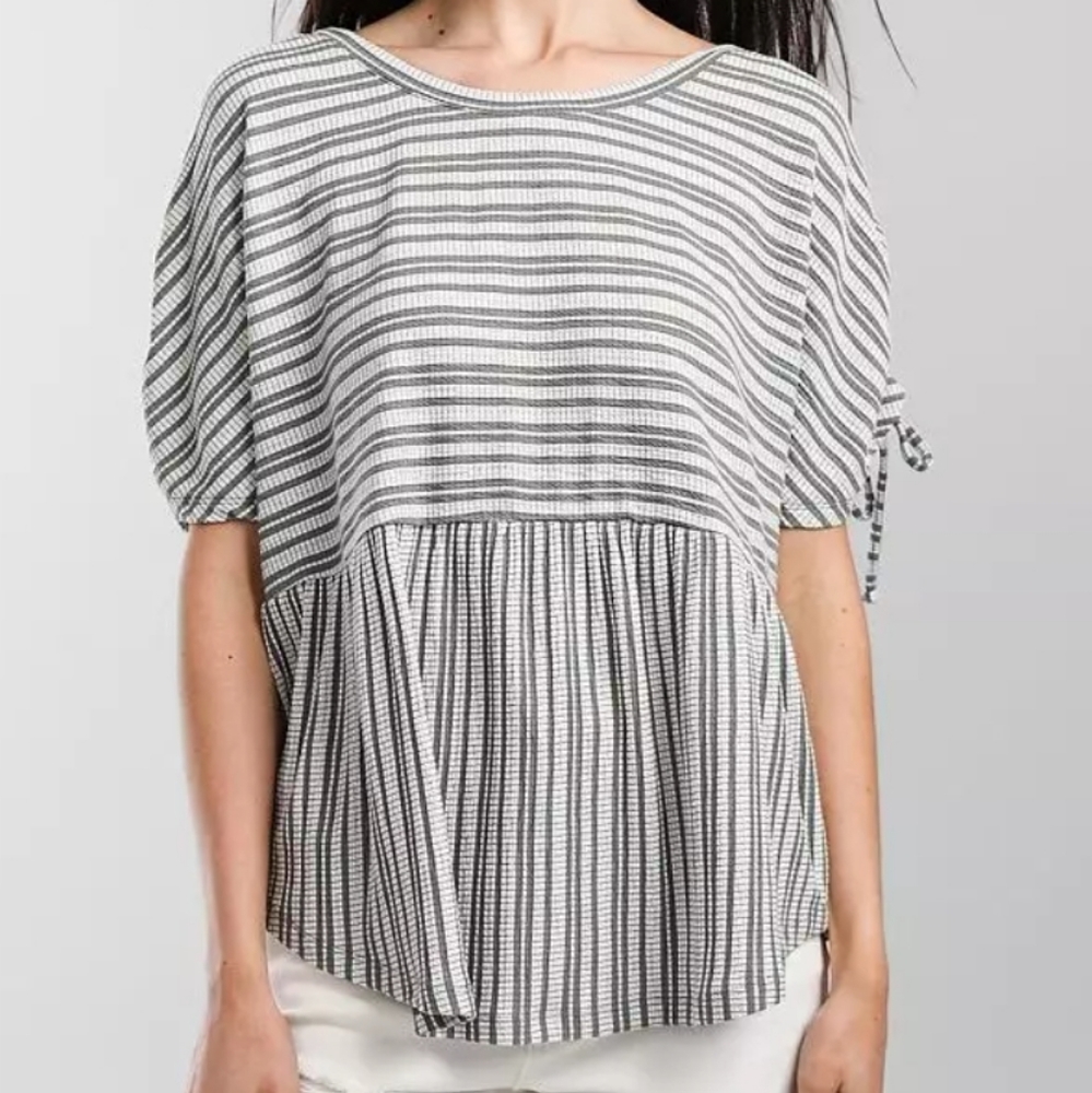 Daytrip gray striped cinch sleeve babydoll blouse size medium